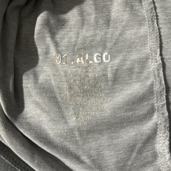 01.ALGO
Olympia Raglan Colorblock Tee
M | Light Grey - Picture 4 of 4